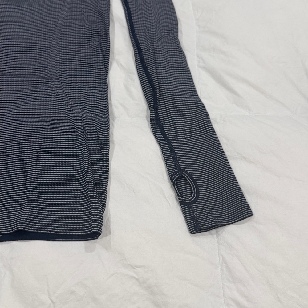 Lululemon Long sleeve Swiftly Tech tee hip length Navy blue & white striped Sz 6 - Picture 4 of 6